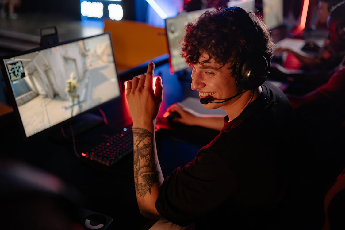 Gamer uses the best internet for gaming and streaming during an online match.