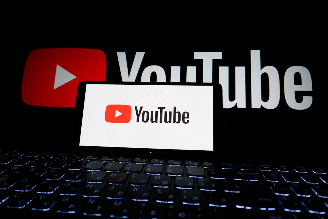 YouTube streaming screen illustrate how much data streaming use during video playback.