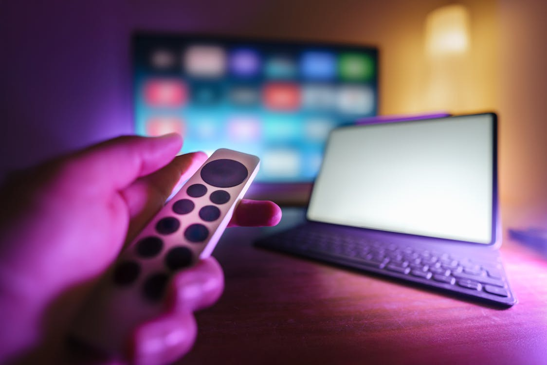 Viewer builds a cheap streaming setup using a TV, remote, and laptop.